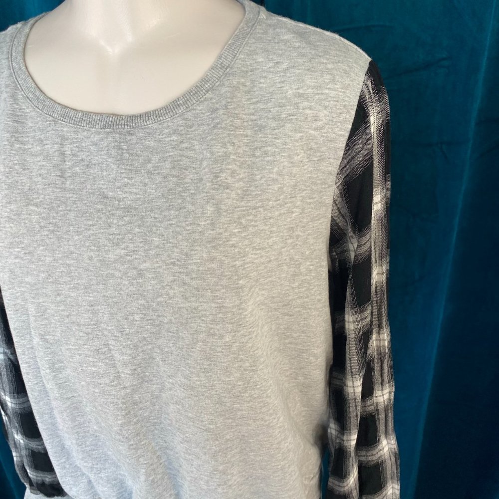 Vince Camuto Plaid Sleeve Crewneck  Sweater - Picture 3 of 8
